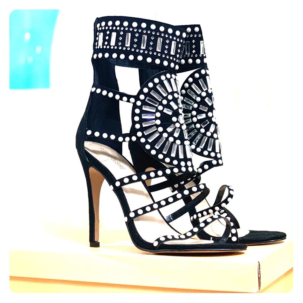 Showstopper Black Bedazzled Pump